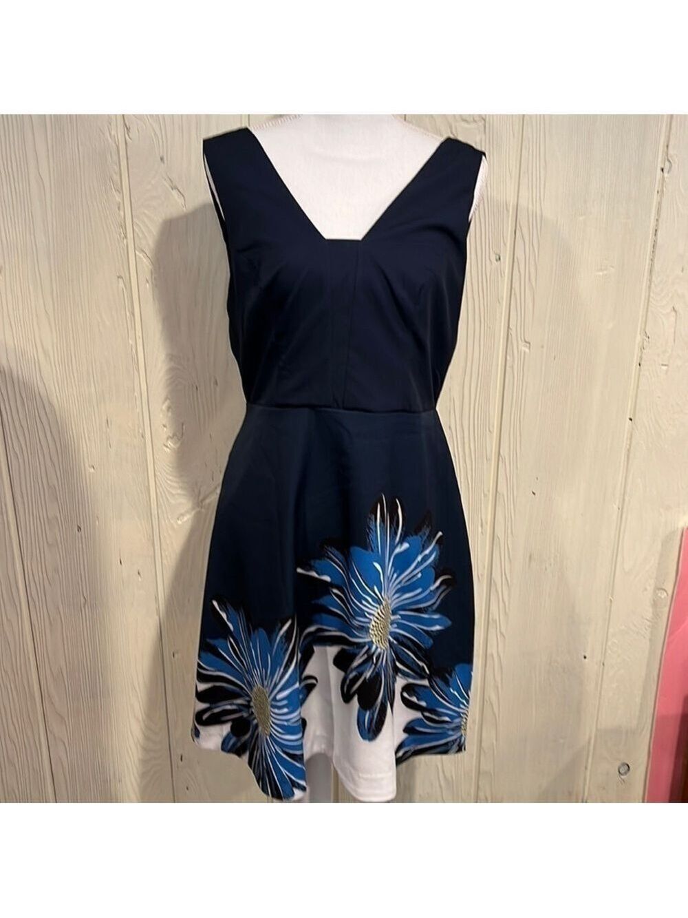 Suzanne Betro Sleeveless Skater Dress Size Medium